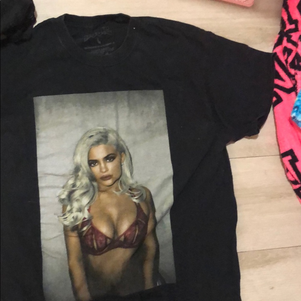 Kylie Jenner T-shirt size L
